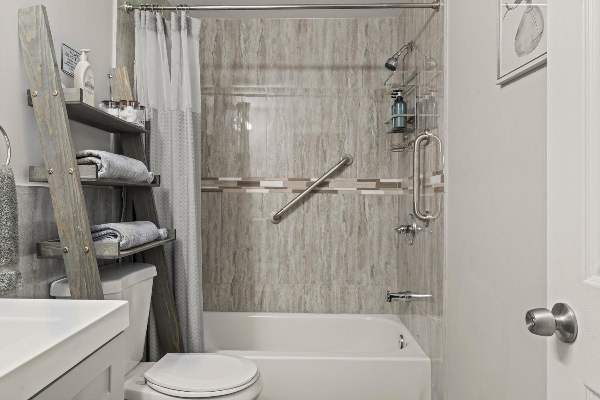 Uptown Gem! A Family Home Free Early Check-In! Филаделфия Екстериор снимка